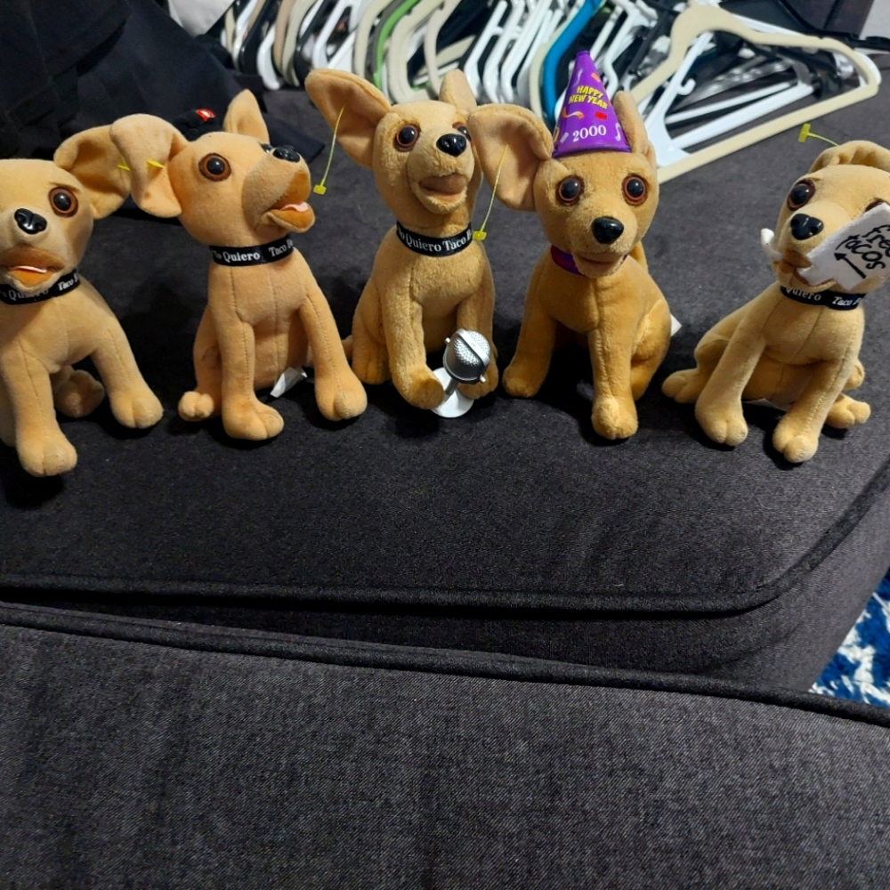 Old taco bell collectable mascots from 1997-2002.